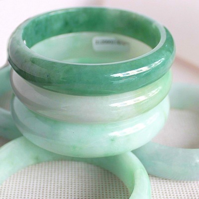 Rare edge of the old crater A cargo jade bracelet king-wide version of the Yang green floating flowers round jade bracelets certificate