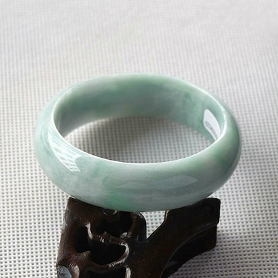 Special jade bracelet the flying stone old crater A cargo of natural jade bracelets white light green sub-band certificate variety