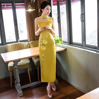 Qipao summer 2018 new exquisite embroidered sleeveless and elegant trim banquet dress qipao dress medium length style