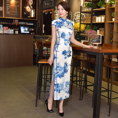 Cheongsam summer 2018 new female modified retro catwalk performance clothing Slim blue and white porcelain long robe dress