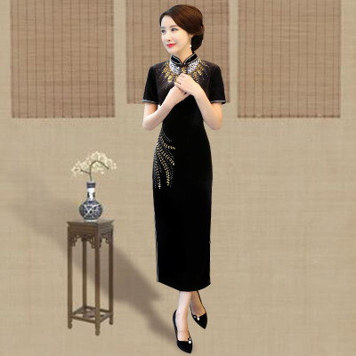 Gold velvet cheongsam 2018 new female dignified atmosphere improved short-sleeved stretch mother cheongsam dress long section