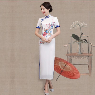Long style cheongsam 2018 new spring and summer girls dignified and elegant retro style slimming banquet modified cheongsam dress