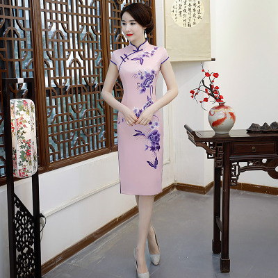 Medium and long qipao summer 2018 new Chinese style women s traditional short sleeve elegant retro slim figure qipao dress 164.45 278.90Medium and long qipao summer 2018 new Chinese style women s trad