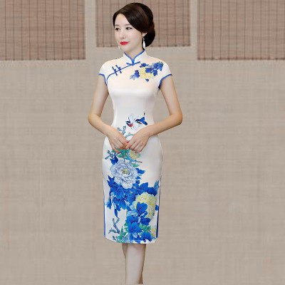 Medium and long qipao summer 2018 new Chinese style women s national style show performance retro slim qipao dress 174.95 289.40Medium and long qipao summer 2018 new Chinese style women s national sty